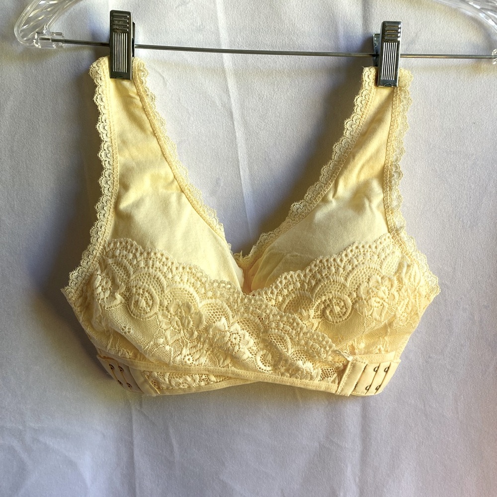 NWOT; Yellow lace cross front bra; Unbranded; Size L